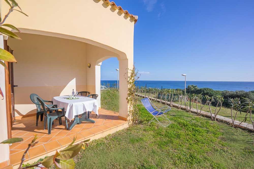 Residence Baia Sant Anna Con Piscina 타나우넬라 외부 사진