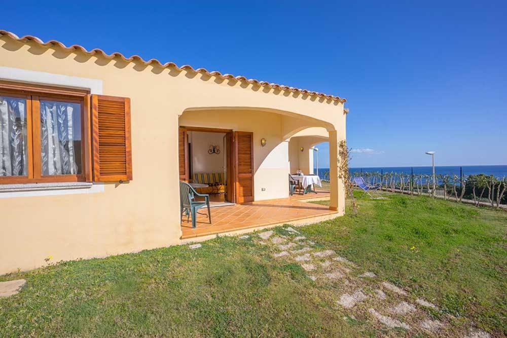 Residence Baia Sant Anna Con Piscina 타나우넬라 외부 사진