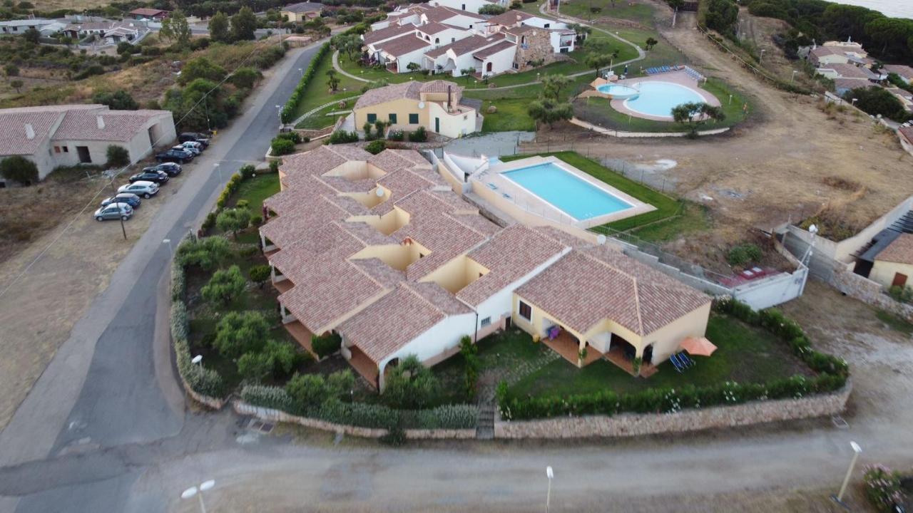 Residence Baia Sant Anna Con Piscina 타나우넬라 외부 사진