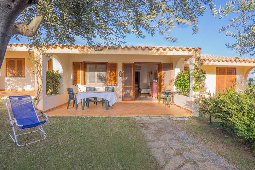 Residence Baia Sant Anna Con Piscina 타나우넬라 외부 사진