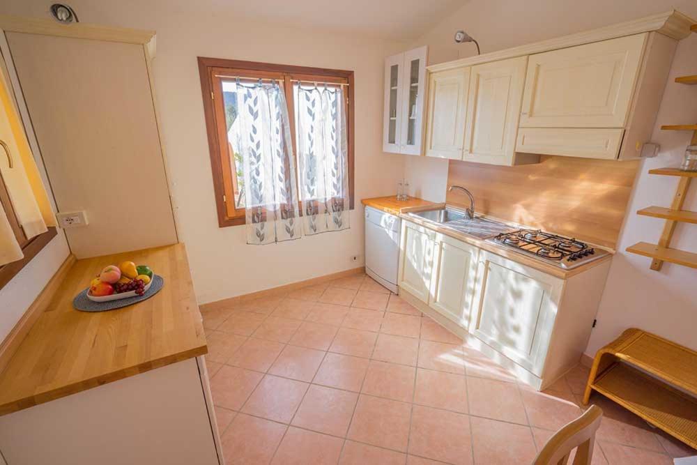Residence Baia Sant Anna Con Piscina 타나우넬라 외부 사진