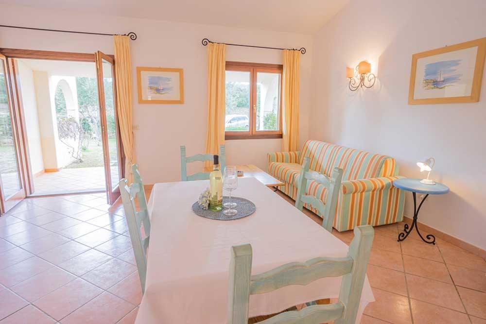 Residence Baia Sant Anna Con Piscina 타나우넬라 외부 사진