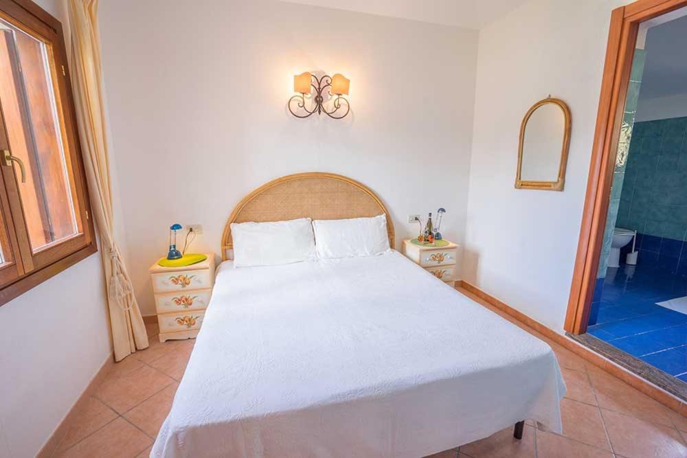 Residence Baia Sant Anna Con Piscina 타나우넬라 외부 사진