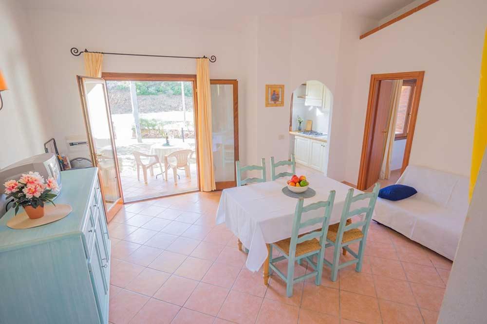 Residence Baia Sant Anna Con Piscina 타나우넬라 외부 사진
