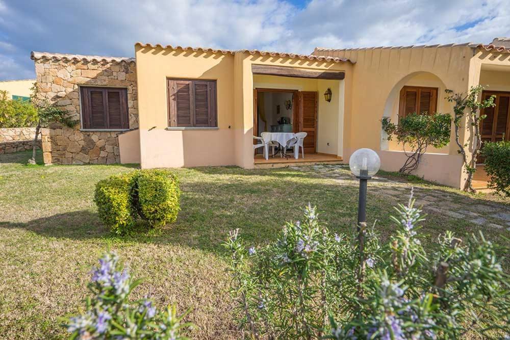 Residence Baia Sant Anna Con Piscina 타나우넬라 외부 사진