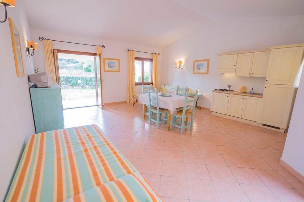 Residence Baia Sant Anna Con Piscina 타나우넬라 외부 사진