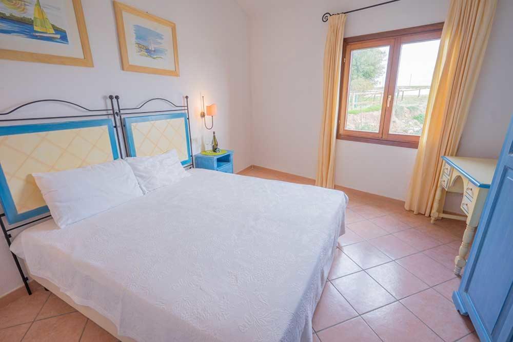 Residence Baia Sant Anna Con Piscina 타나우넬라 외부 사진