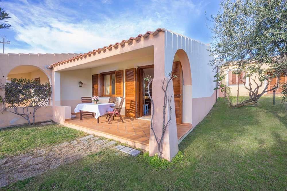 Residence Baia Sant Anna Con Piscina 타나우넬라 외부 사진