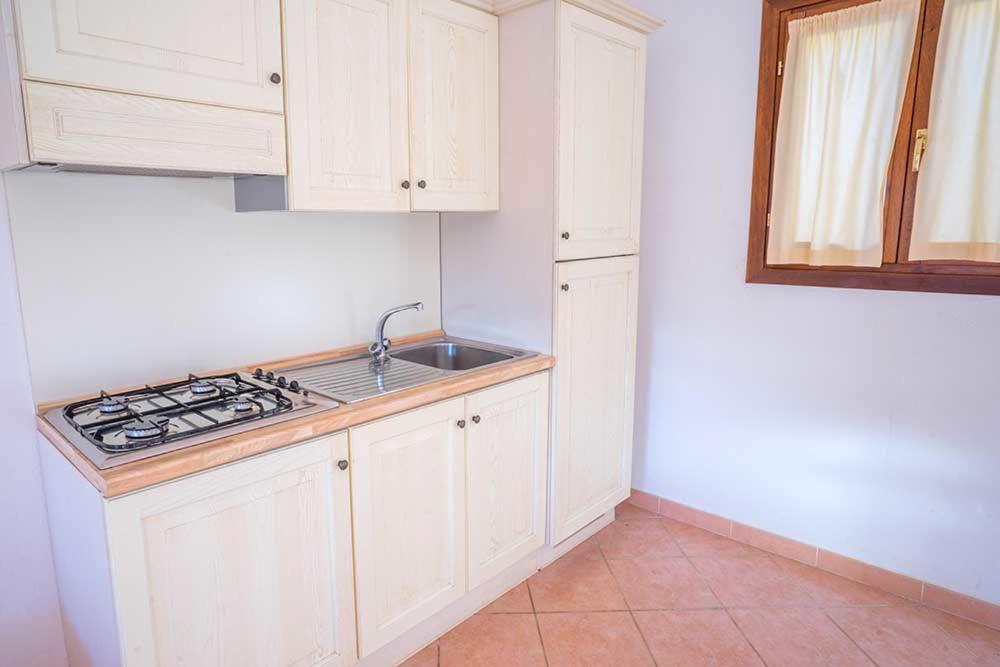 Residence Baia Sant Anna Con Piscina 타나우넬라 외부 사진