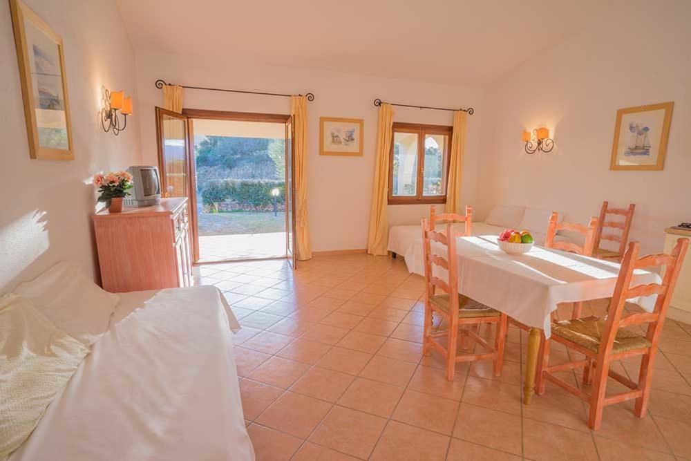 Residence Baia Sant Anna Con Piscina 타나우넬라 외부 사진
