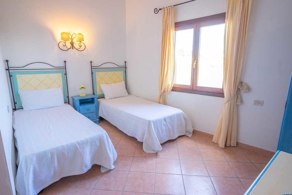 Residence Baia Sant Anna Con Piscina 타나우넬라 외부 사진