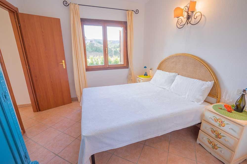 Residence Baia Sant Anna Con Piscina 타나우넬라 외부 사진