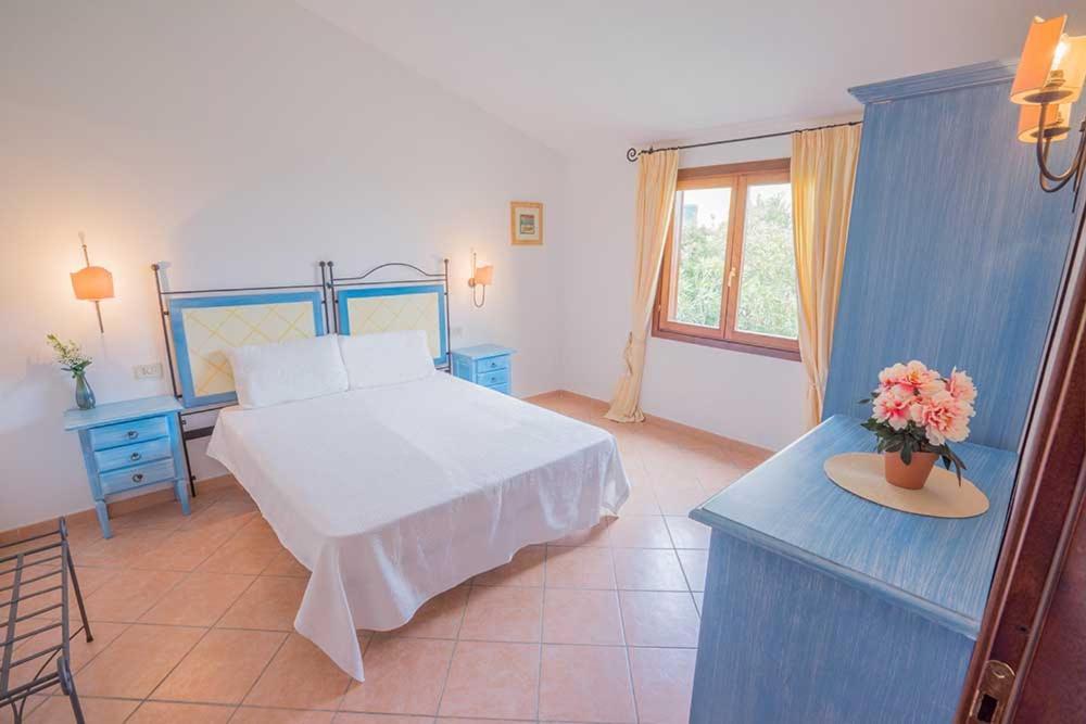 Residence Baia Sant Anna Con Piscina 타나우넬라 외부 사진