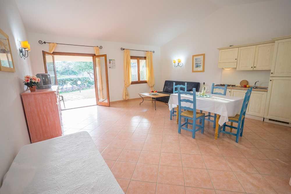 Residence Baia Sant Anna Con Piscina 타나우넬라 외부 사진