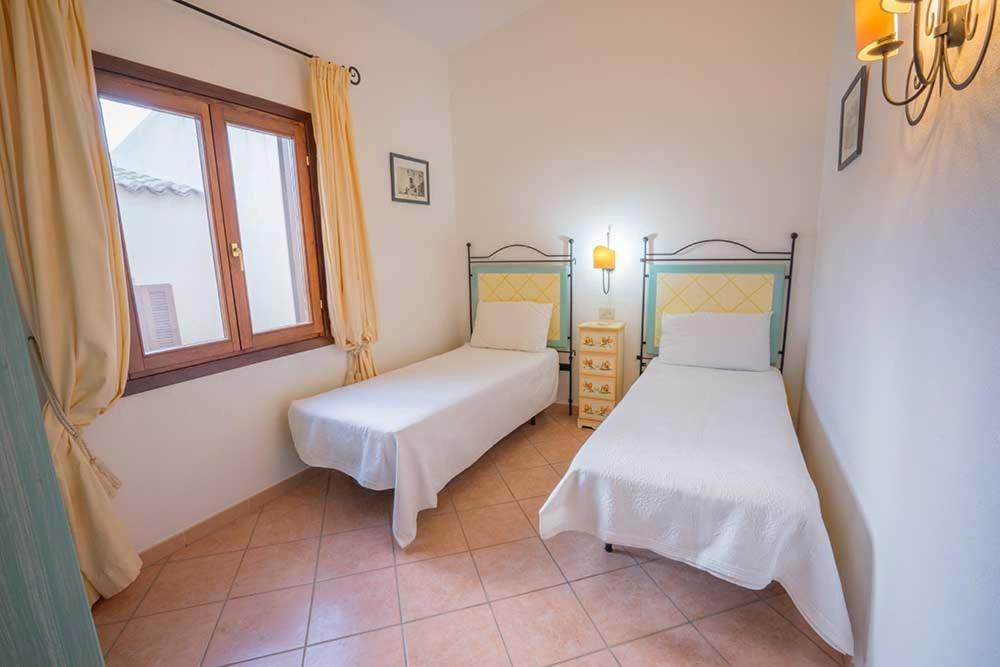 Residence Baia Sant Anna Con Piscina 타나우넬라 외부 사진