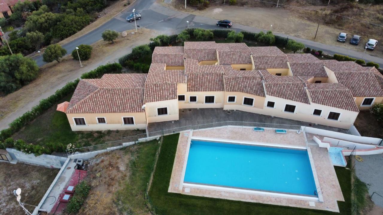 Residence Baia Sant Anna Con Piscina 타나우넬라 외부 사진