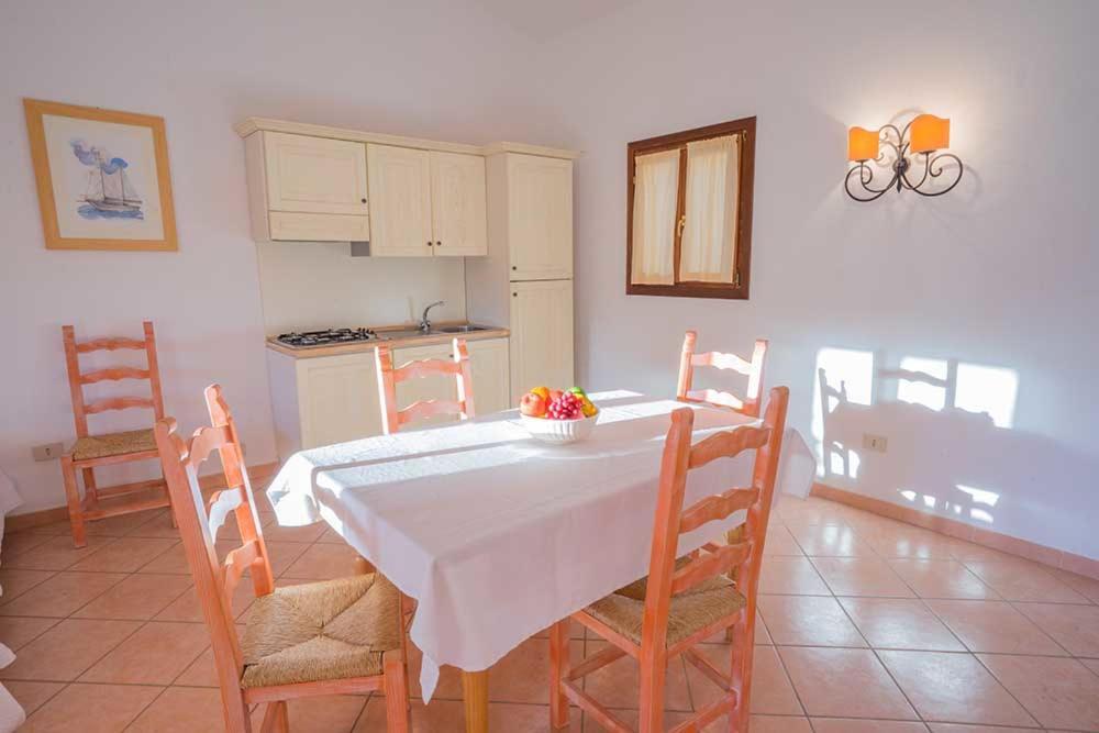 Residence Baia Sant Anna Con Piscina 타나우넬라 외부 사진