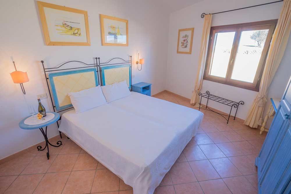 Residence Baia Sant Anna Con Piscina 타나우넬라 외부 사진