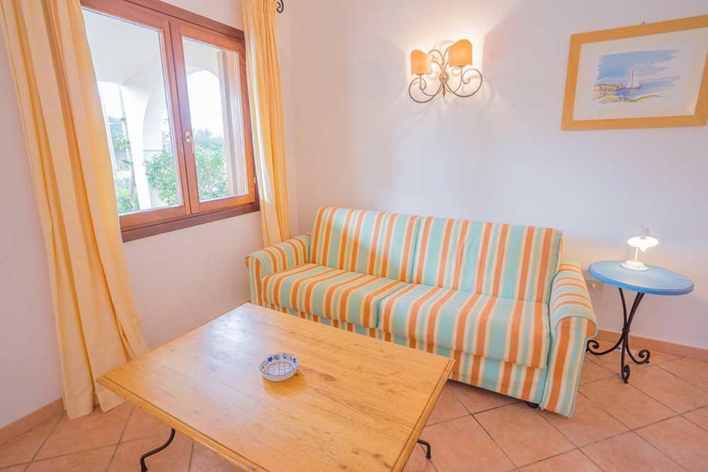 Residence Baia Sant Anna Con Piscina 타나우넬라 외부 사진