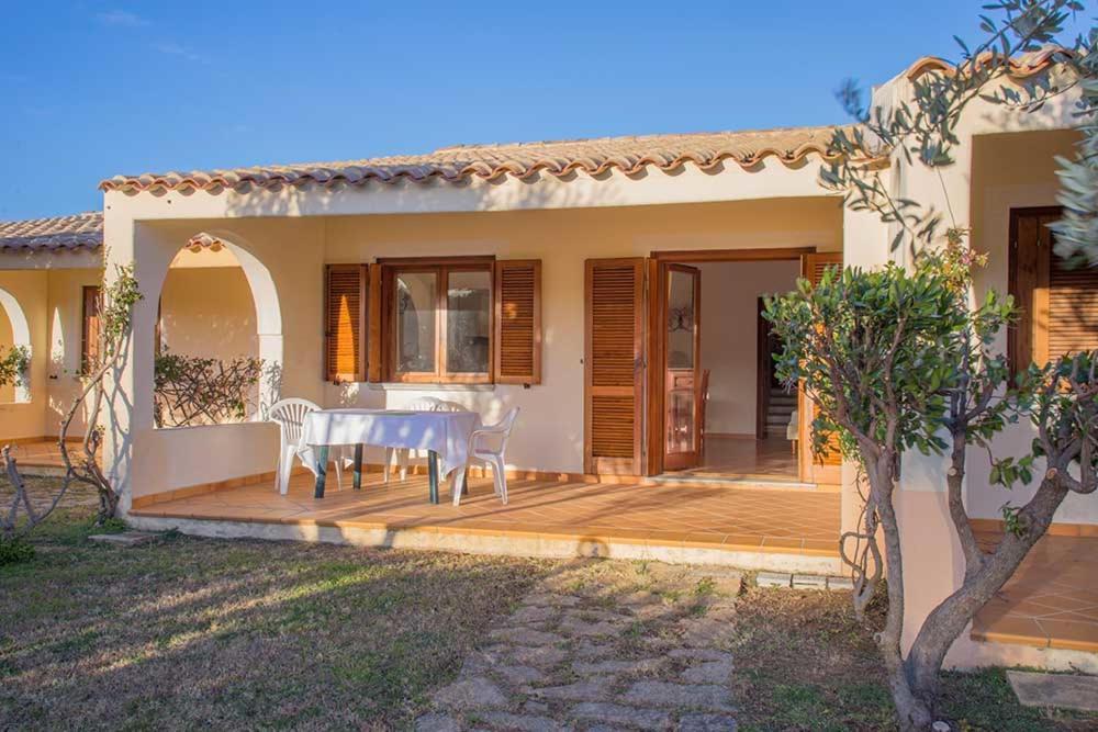 Residence Baia Sant Anna Con Piscina 타나우넬라 외부 사진