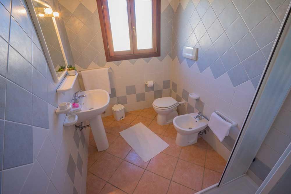 Residence Baia Sant Anna Con Piscina 타나우넬라 외부 사진