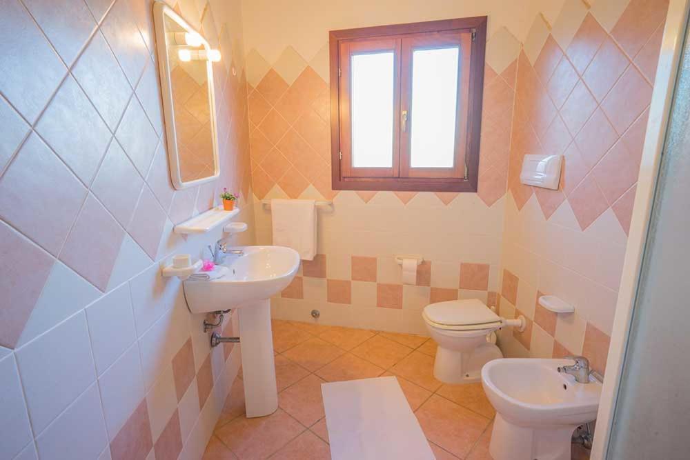Residence Baia Sant Anna Con Piscina 타나우넬라 외부 사진